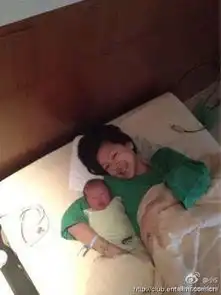 陈妍希生子晒照公布喜讯看明星宝宝第一张照片谁最萌组图