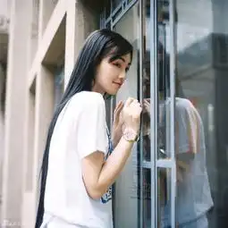武大女神黄灿灿校园美照青春飞扬迎新学年