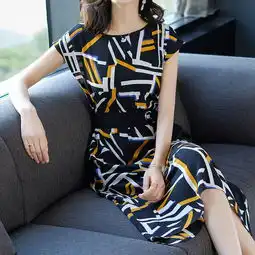 女人一旦过了48,不妨多穿大牌真丝裙,配平鞋,穿出高贵女人味