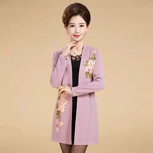 小时候妈妈喜欢把我打扮成白雪公主的摸样,现在换我了