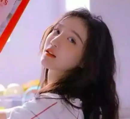 她以为自己很红,大闹火车站怒骂民警,被芒果台解约后哭着求原谅