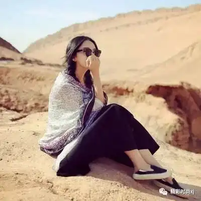 夏天除了防晒霜,你还需要一款时尚的披肩