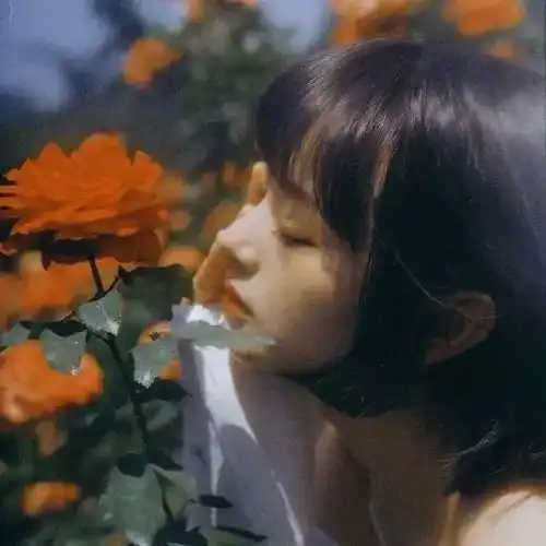 日系干净头像一池春水