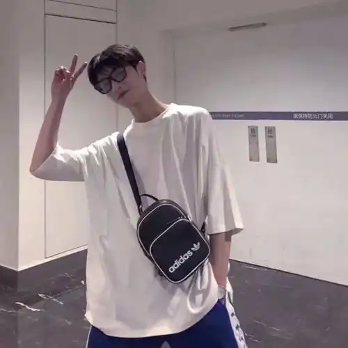 没有一个女生会忍心推开这样的男孩