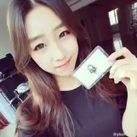 qq头像女生的,配这张男生图片,求情侣女照片