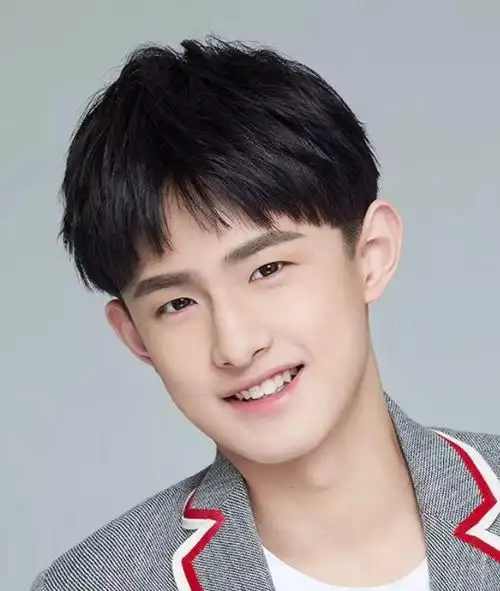 杨幂工作室再签6位新人,男生撞脸刘昊然,女生酷似倪妮