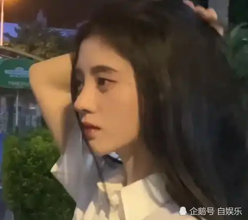 鞠婧祎妈妈年轻时才是大美女,鞠婧祎只遗传小翘鼻,就成为整容模板