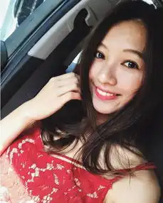 网友海边捕捉到身材火辣美女,人肉后发现世界很不公平