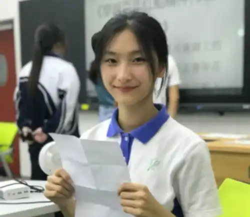 17岁职校女生走红全网,被称为汽修宝藏女孩,技术也是真知识