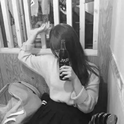 好看的黑白背影女头霸气孤独背影女头像