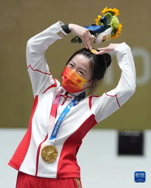 钟华论逐梦新征程,奋斗创未来2022年新年献词