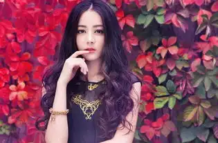 年轻时男的帅女的美,中年后是富豪和贵妇
