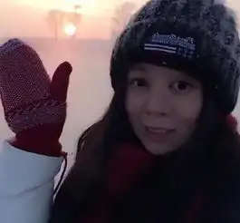 女孩火车遇帅警察发帖寻爱警嫂妹子别想了