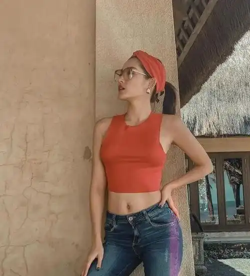 娜扎的脸,柳岩的胸,唐嫣的腿,她都有了,这长腿这颜值我爱了