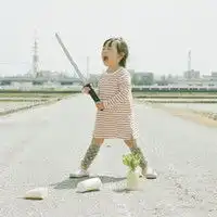 小女孩图片有扮成一朵花的还有切萝卜的图片不知道还有没有别的求原图