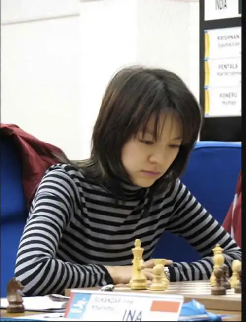看女王的棋局想到诸宸,被泼了一身脏水的棋后