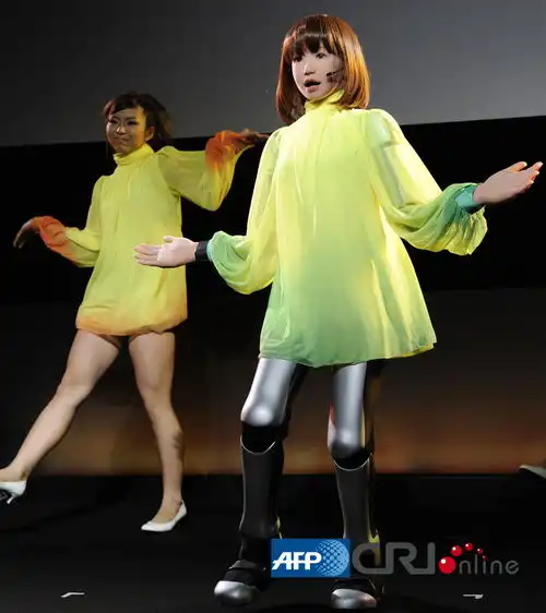 日本研制美女机器人能像真人一样唱歌跳舞