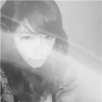 求黑白女生背景头像