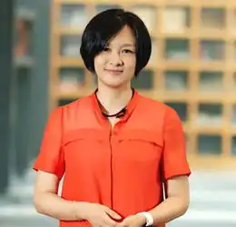 她曾是央视新闻主播,辞职后相夫教女,如今45岁复出变成这样了