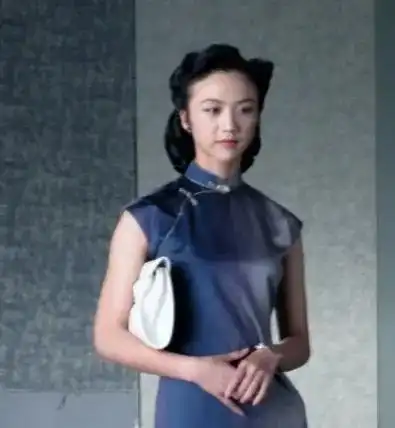 16位旗袍女星张曼玉驼背,汤唯站不直,却美得让人心动