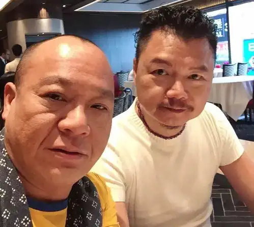 55岁香港男演员上节目3天赚900,含泪披露没钱修车,不行就卖房