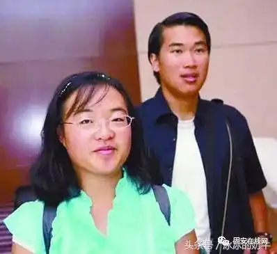 农村女孩在家喂猪,13岁被张艺谋看中一夜成名,如今生活大变样