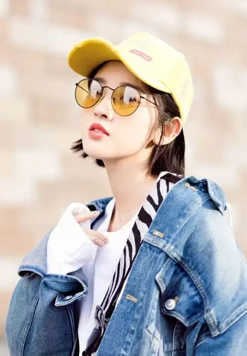 甜美女星唐艺昕的时尚大片,嫁做人妇后她气质卓越,越发魅力十足