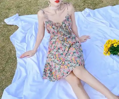 油画裙已经开始在朋友圈张扬了有锁骨的女孩子,该战斗了