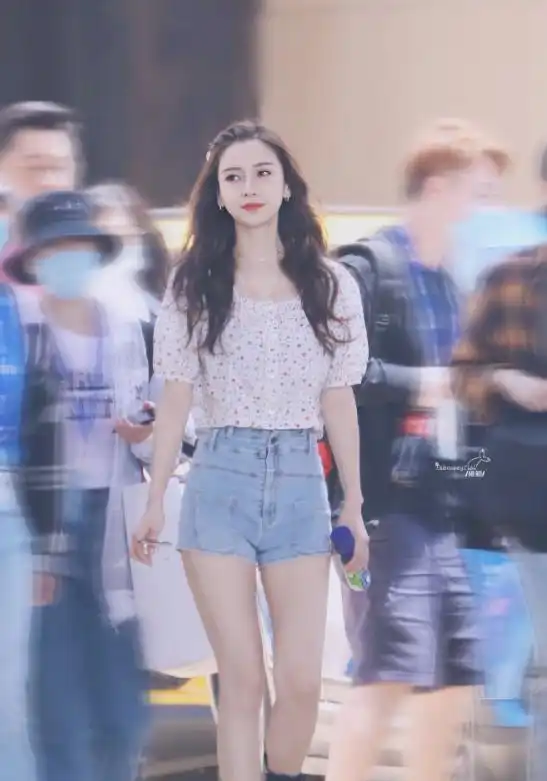 周洁琼穿jk制服也太好看了吧蝴蝶结领带显少女,说18岁都不过分