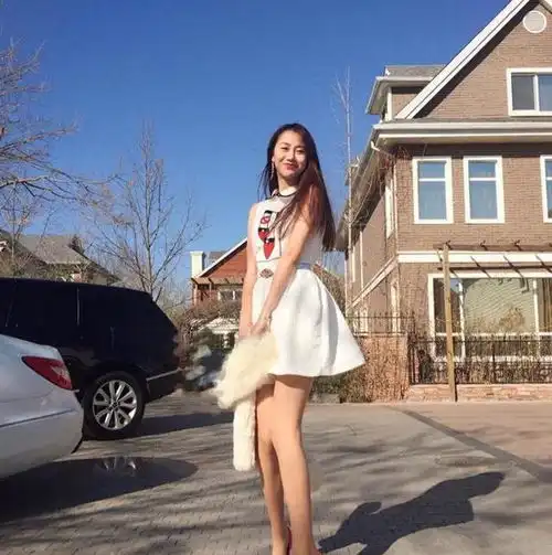 她被称为cba最美太太上综艺搭档小鲜肉,身材不像两个孩子的妈