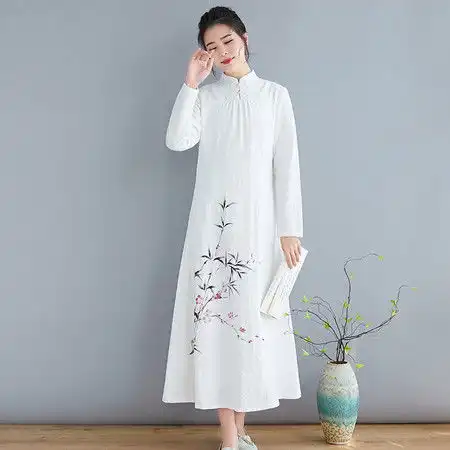 施悦名2019秋冬新款气质长款白色连衣裙文艺复古手绘连衣裙女a