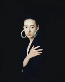 一夜爆红的她看似很low,但她变美的套路比别人都高级
