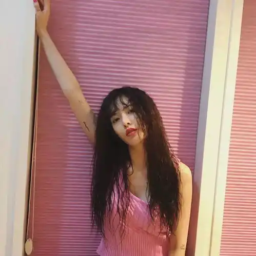 补更计划泫雅大晒超美自拍更有女人味了