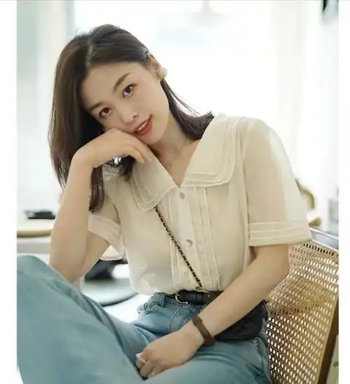真正穿衣得体的女人不刻意打扮不装嫩,极简穿搭照样高级气质
