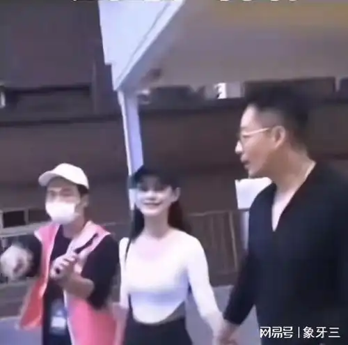 太甜蜜了吧汪小菲和女友接受台媒采访,女友妈妈为其做了很多菜