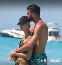 山东鲁能外援佩莱在联赛间歇期与女友瓦尔加一起去度假旅游