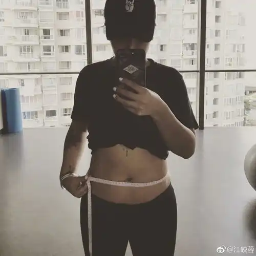 165cm的身高130斤的身材易胖体质的她该向范冰冰学甩肉了