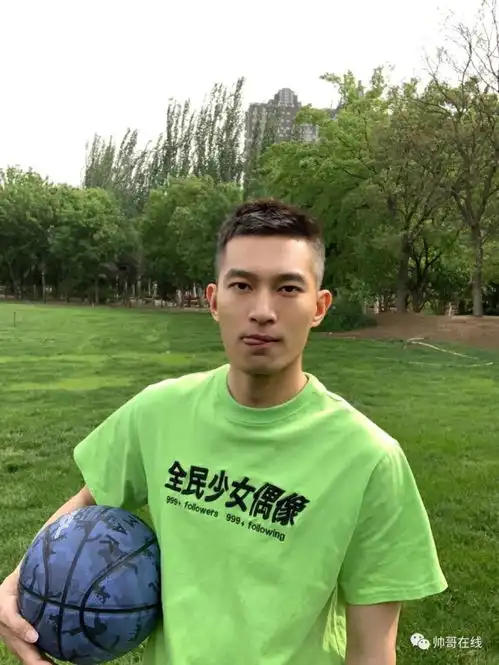 寸头体育生不守男德自拍火了,186高鼻梁运动帅哥不只是腿长