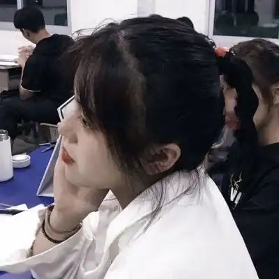 她笑着哭来着你猜她怎么笑着哭女生头像我要个性网
