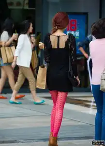 商业街区抓拍的红色丝袜姐姐