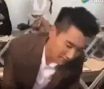 杨幂实力嫌弃赵又廷自拍技术女孩子拍照就是这么讲究