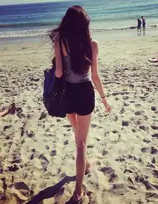 为什么女人夏天爱穿超短裤
