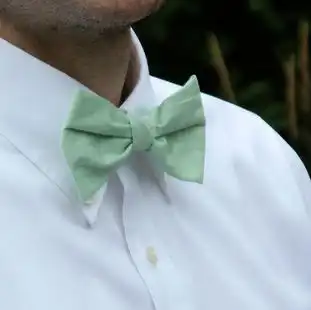 反季节穿衣街拍型男示范薄荷绿的最佳穿法