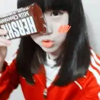 qq头像捂着心脏说胃疼情侣