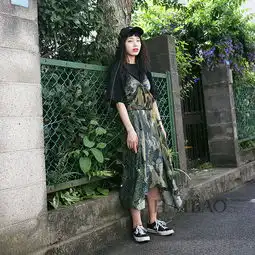原宿街拍听说矮个女生跟阔腿裤更配,你穿显矮是方法不对