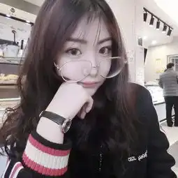 身高170cm的美女大学生人长得漂亮腿也好看