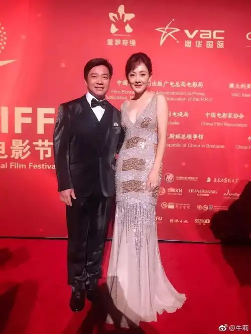 45岁的牛莉美成少女,谁还说中年妇女很肥腻