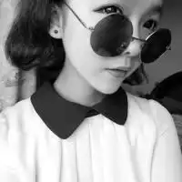 戴墨镜的潮流女生头像我想独自闯天下