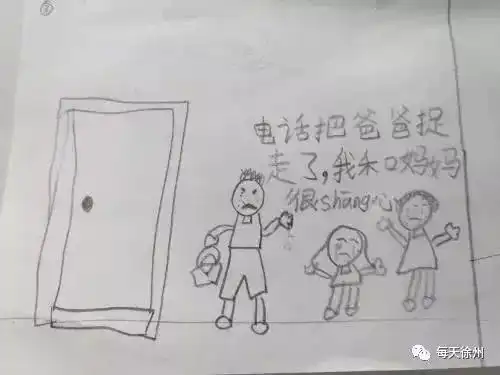 泪奔这个小男孩的举动戳痛网友们的心,妈妈,我不打扰你,亲亲我就走