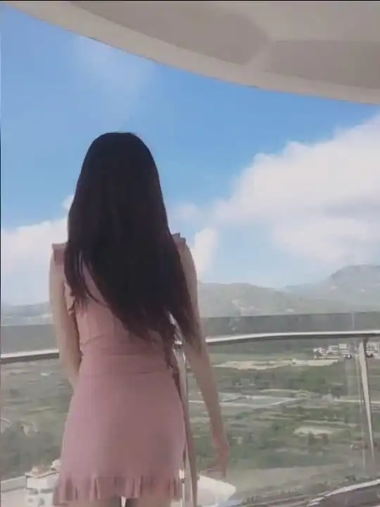 保时捷变成网红车,开跑车的女人最有气质,关键背影也美